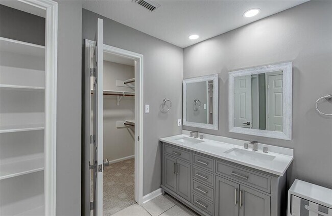 Building Photo - 3607 Hampstead Ct