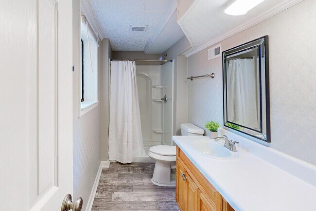 Building Photo - THE LINCOLNDALE | Spacious & comfortable Ellenwood house featuring a dining area designed for con...