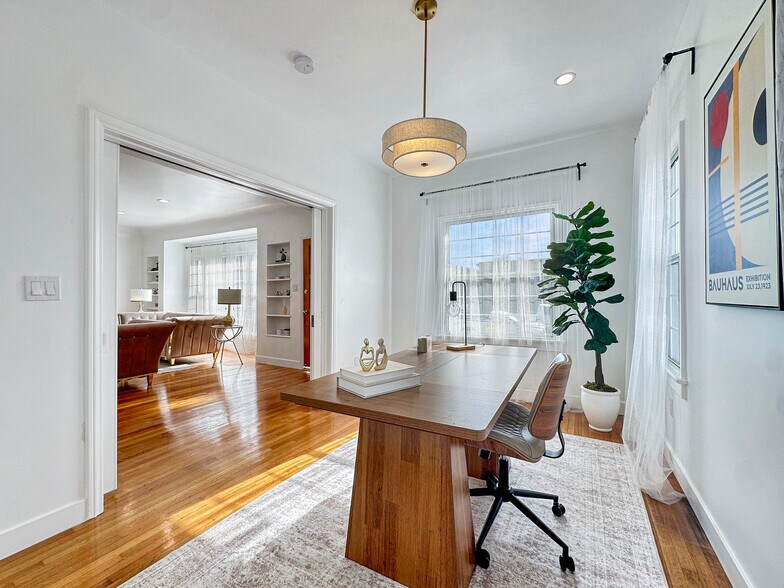 Building Photo - 4523 Saturn St