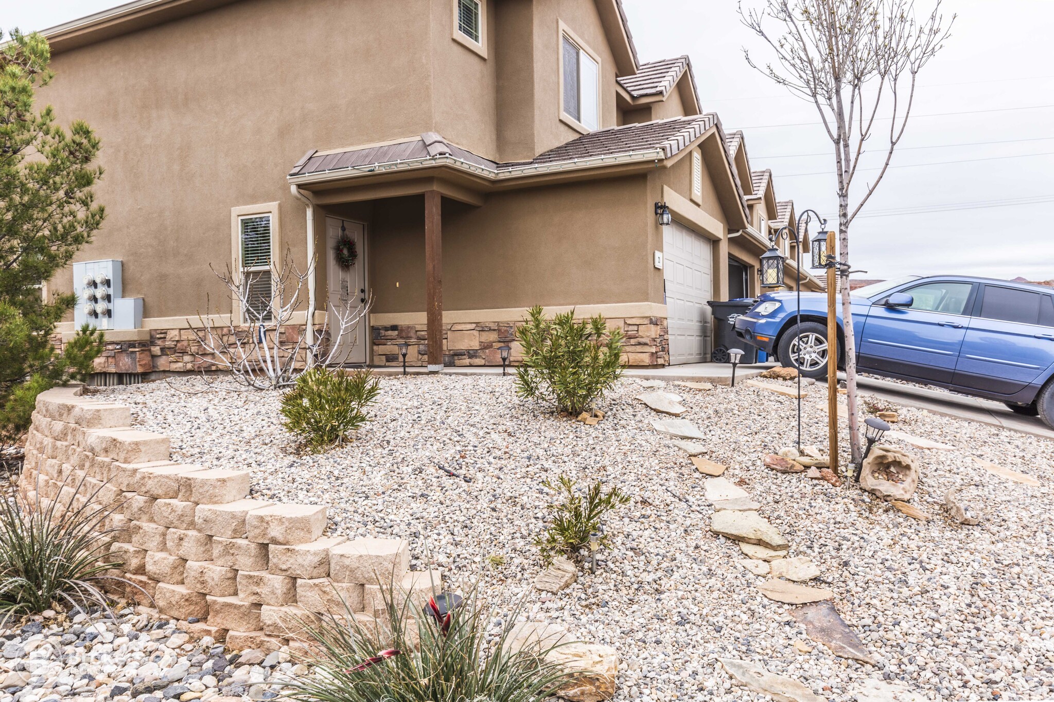 Building Photo - 1000 E Bluff View Dr