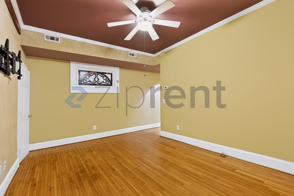 Building Photo - Unit Unit 102