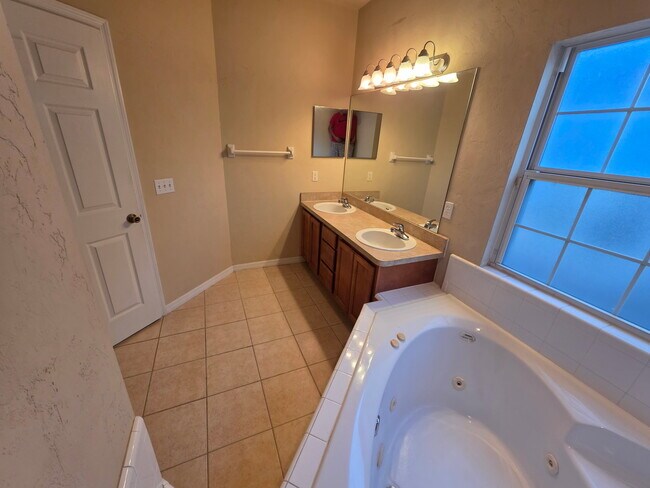Building Photo - 1522 NW 120th Way