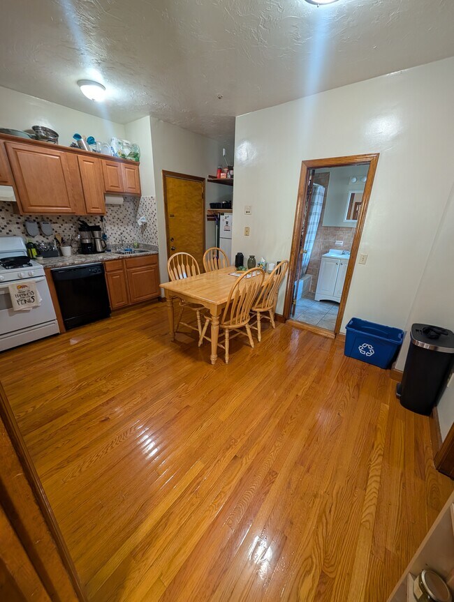 Building Photo - 219 Park Dr