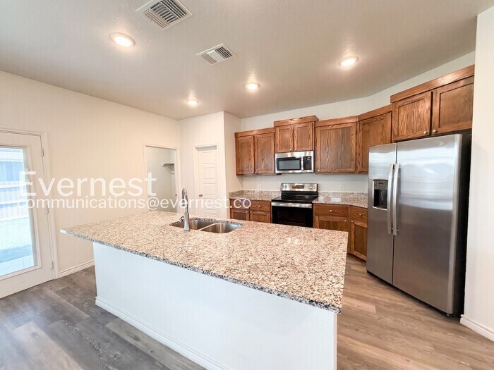 Building Photo - 866 Freedom Cir