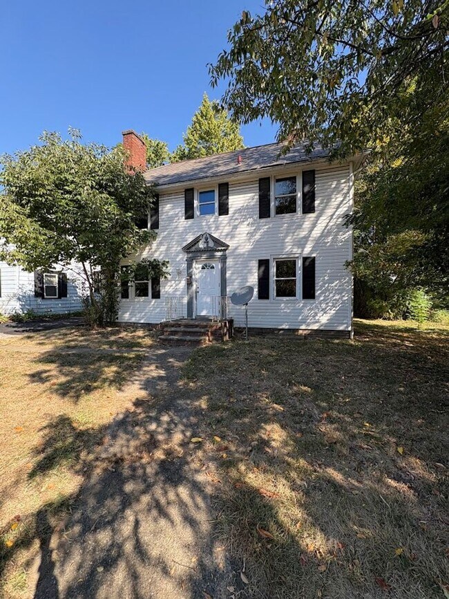 Building Photo - Three bedroom two bathroom home for rent