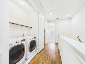Building Photo - 11025 Sherwood Grv