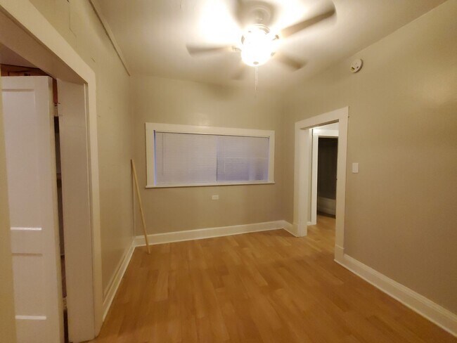 Building Photo - ** Charming 2 Story *Newly Renovated***