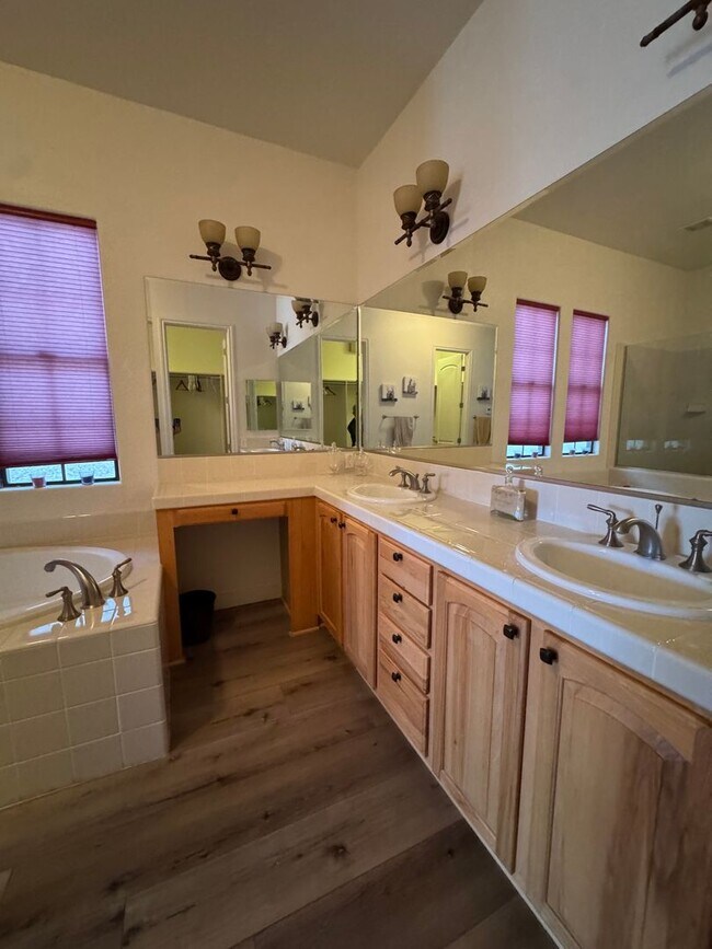 Building Photo - 4 BR Laughlin Ranch Golf Estate Utilities included, Fully furnished on Bullhead Parkway