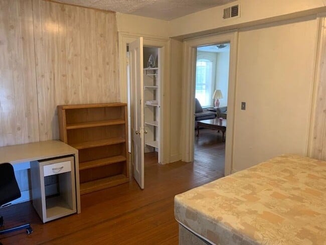 Building Photo - 7 University Pl