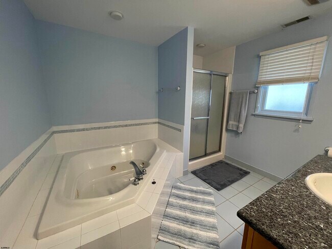 Building Photo - 13 S Kenyon Ave