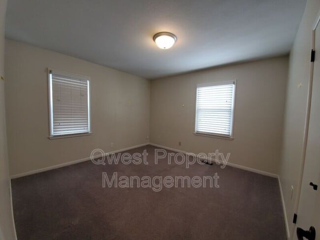 Building Photo - 1647 Mason St NE