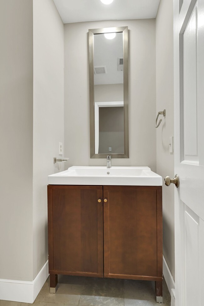 Hall bath with marble flooring. - 153B Woodmont Blvd