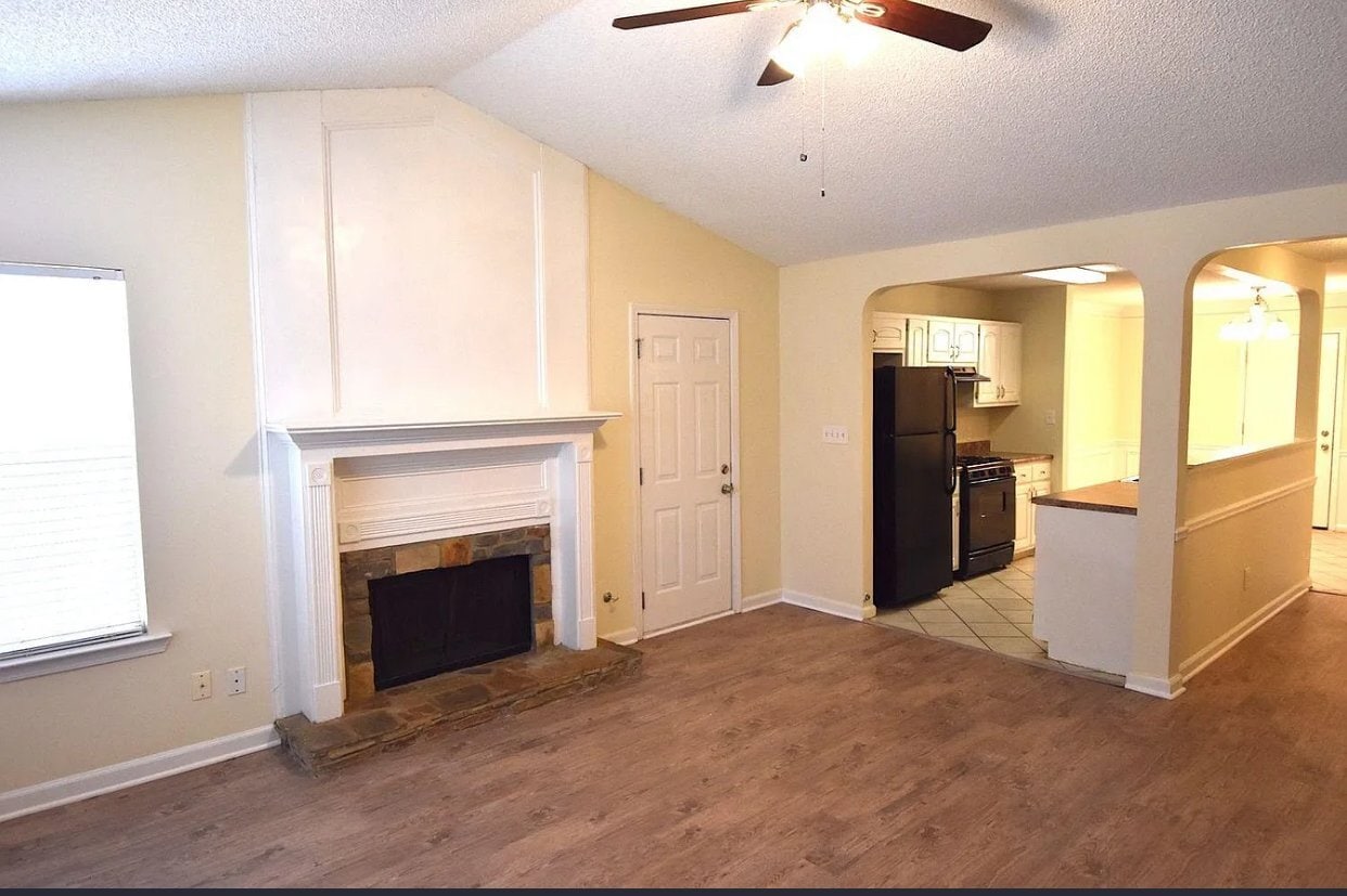 Building Photo - 1323 N Hampton Dr