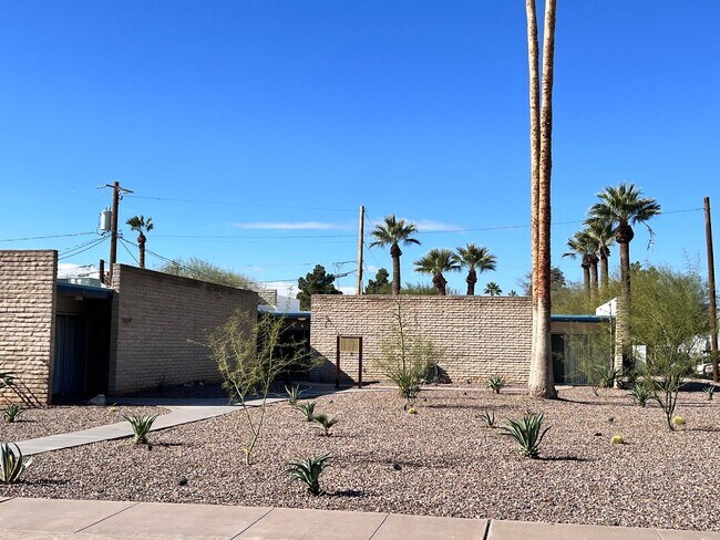 Building Photo - Arcadia-Biltmore area apartment -- MOVE IN...