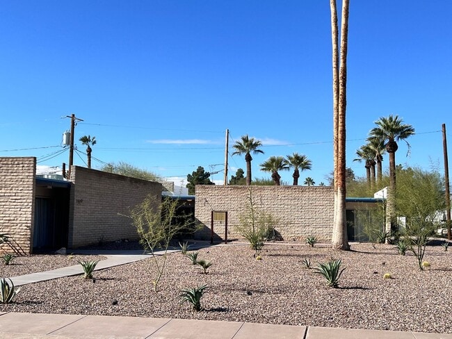 Building Photo - Arcadia-Biltmore area apartment
