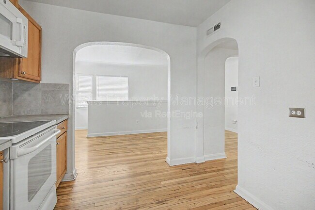 Building Photo - 2705 W Park Pl