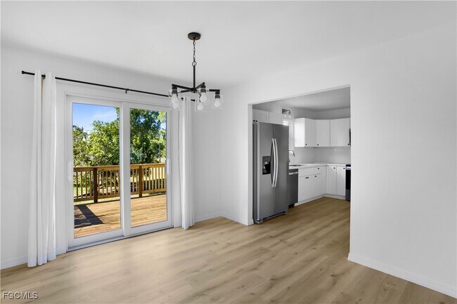 Building Photo - 10697 Holly Rd