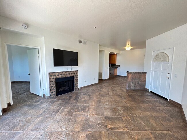 Building Photo - Beautiful 2 Bed 2 Bath Tustin Ranch Condo With Golf Course Views!