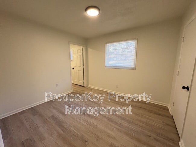 Building Photo - 2236 Danbury Dr