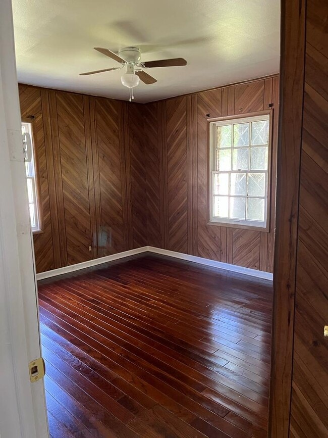 Building Photo - 22 E Lutcher Ave