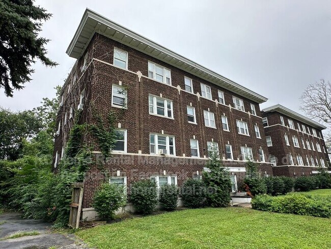 Building Photo - 305-307 N Gladstone Blvd