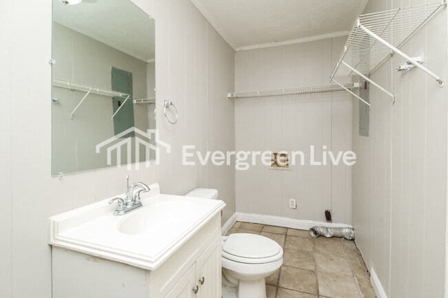 Building Photo - 224 Thomason St