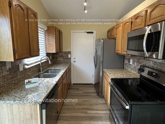 Building Photo - 17579 E Temple Dr