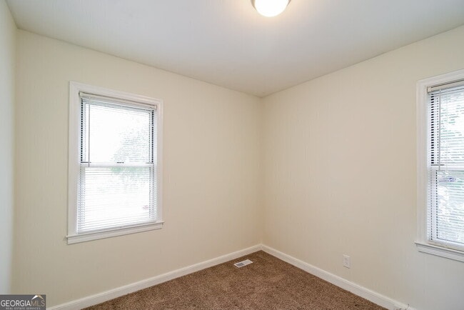 Building Photo - 839 Gresham Ave SE