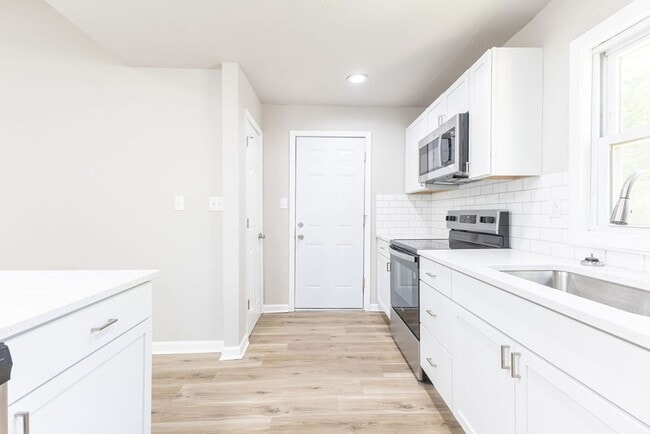 Building Photo - Remodeled 2-Bedroom Bungalow with Spacious Yard & 1-Car Basement Garage