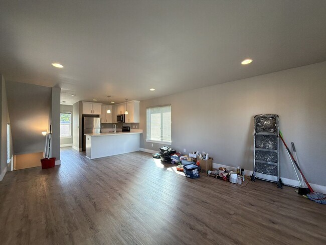 Building Photo - 13214 NE Glisan St