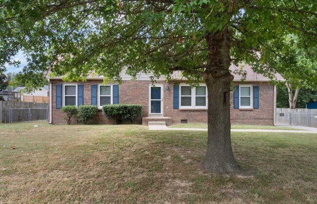 Building Photo - Newly renovated three bedroom home for ren...