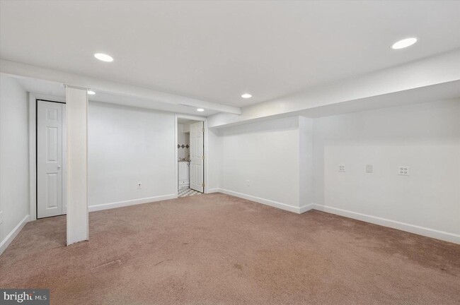 Building Photo - 1156 Garfield Ave