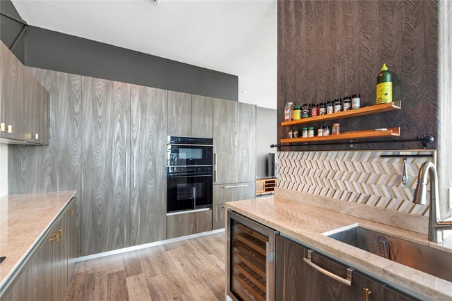 Building Photo - 480 NE 31st St