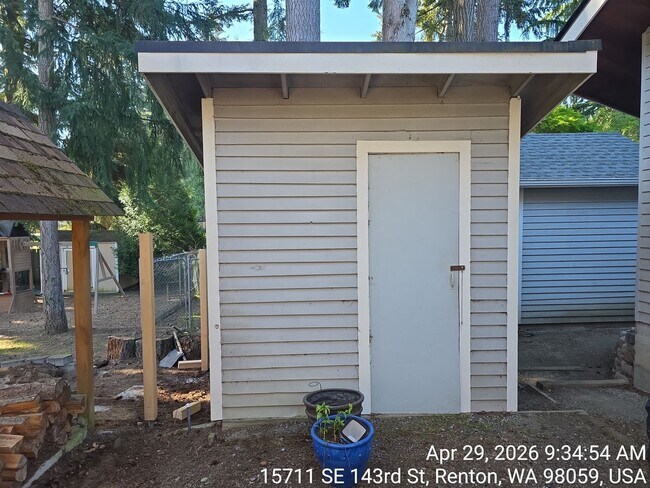 Building Photo - Renton - 4 bedroom 2.5 bath rental home - Custom home with large rooms - Available July 5th 2026