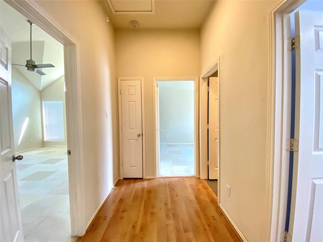 Building Photo - 1420 Hudspeth Dr