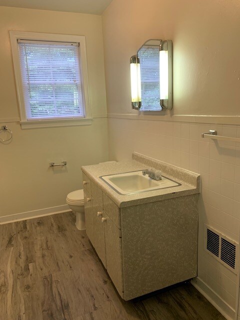 Building Photo - 410 Pineneedle Rd