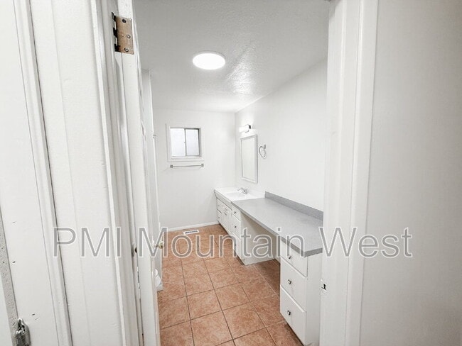 Building Photo - 698 Doren Dr