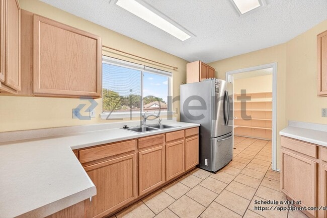 Building Photo - 5515 Champions Hill Dr