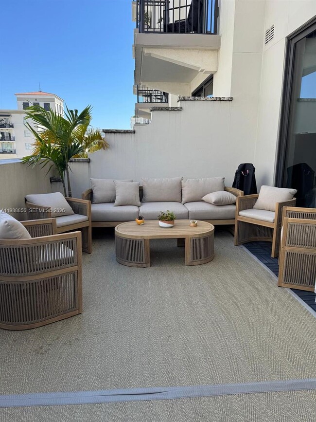 Building Photo - 301 Altara Ave