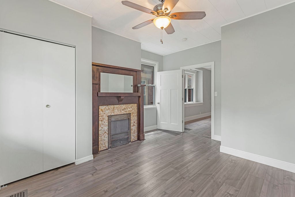 Front bedroom view from extra entrance - 5125 Carthage Ave