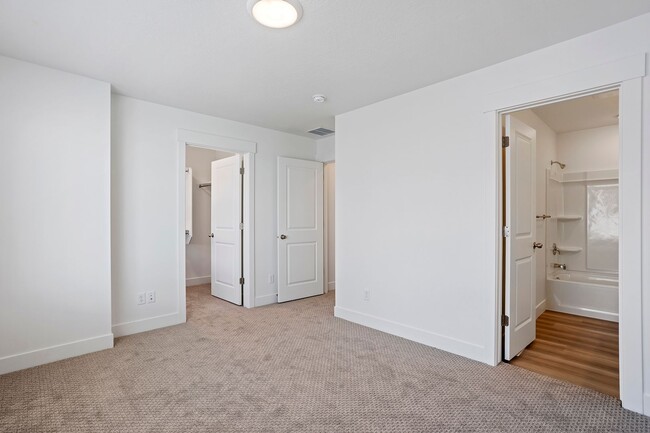 Building Photo - Your Next Home Awaits – 3-Bedroom Townhome...