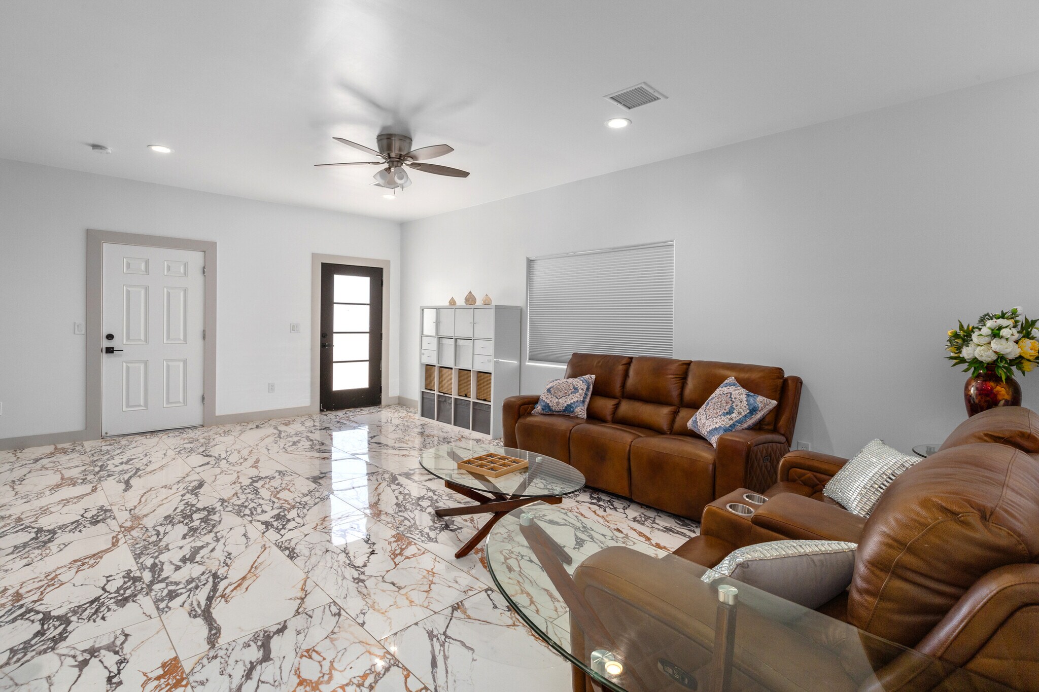 Building Photo - 1242 Tapadero Dr