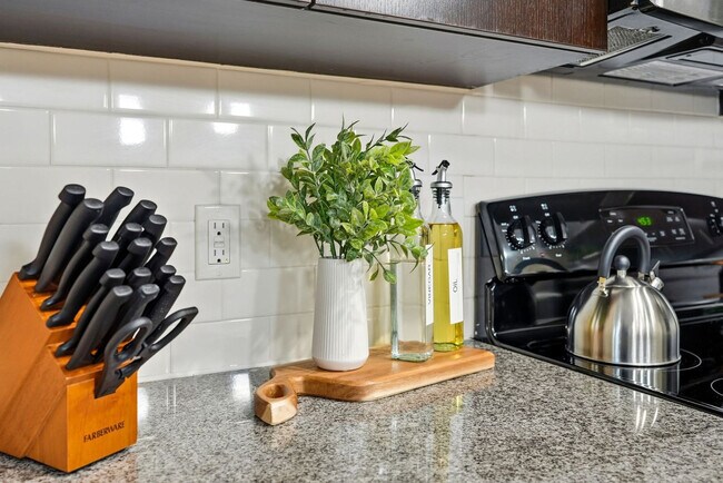 Building Photo - 1700 W Cleveland St