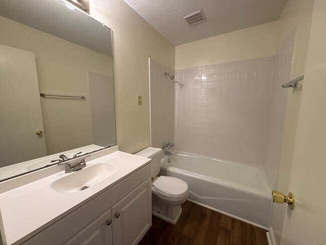 Building Photo - 523A Dawson Ln