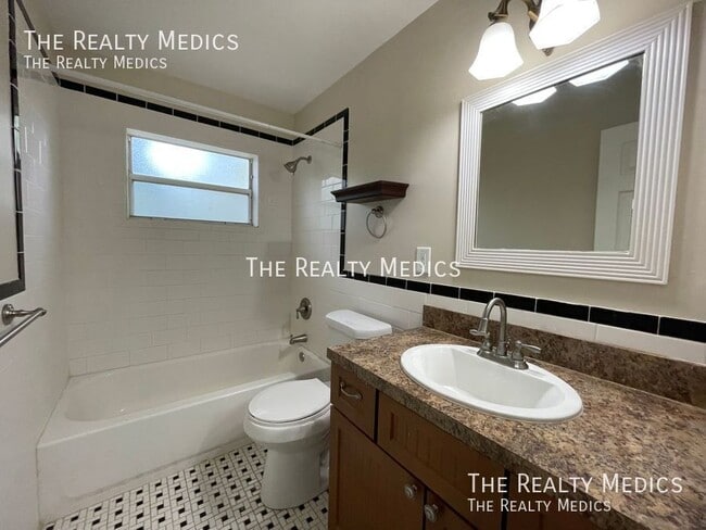 Building Photo - 1159 Fountainhead Dr