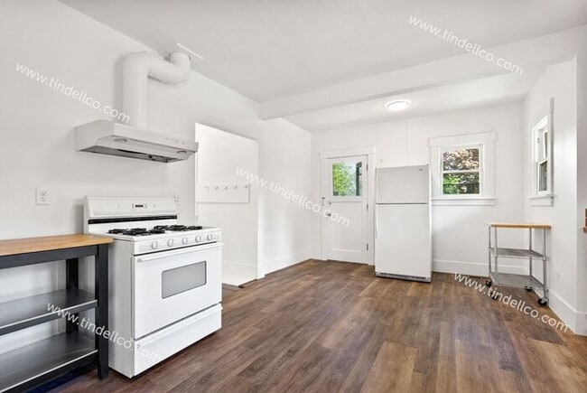 Building Photo - 4 Bedroom Bungalow Inner Northeast Portlan...