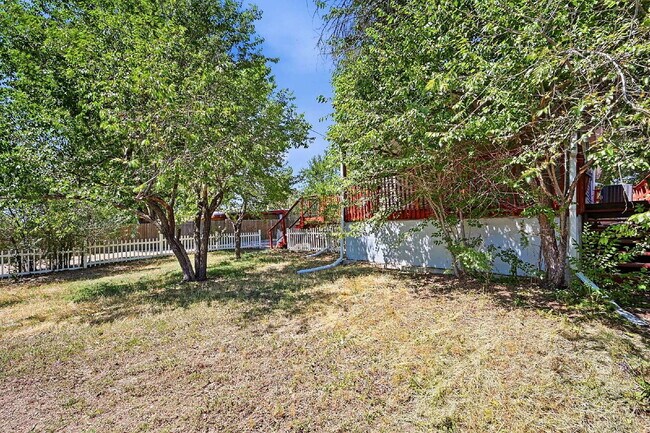 Building Photo - $1,985.95 with $300 off the first month's rent, 2 Beds - 2 Bath, Duplex in Lakewood with Cozy Car...