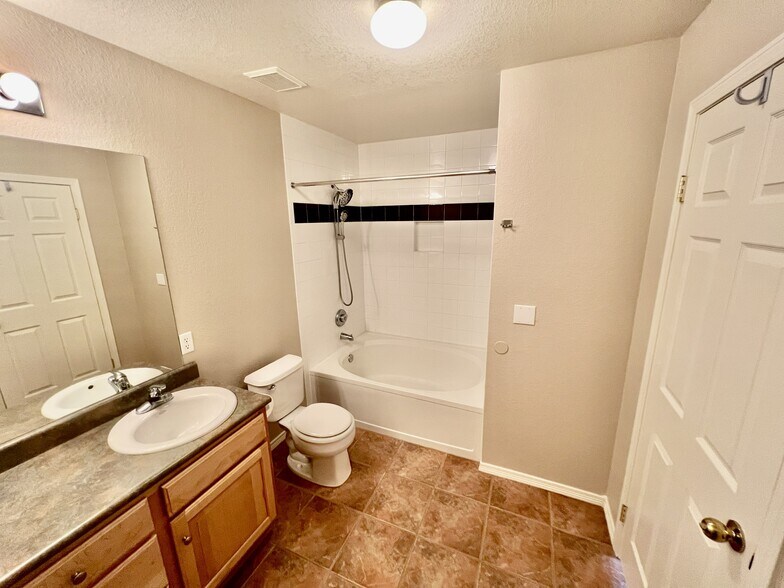 Building Photo - 6502 Silver Mesa Dr