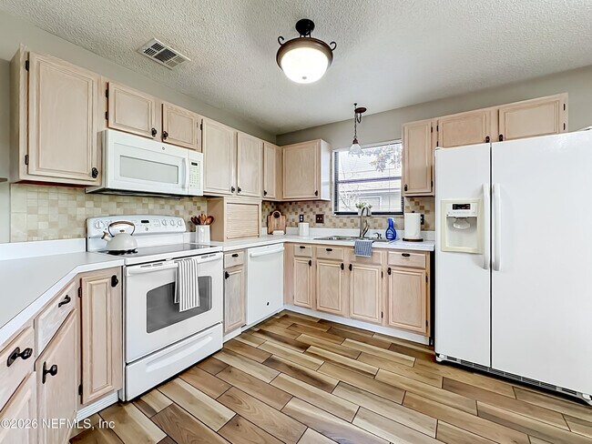 Building Photo - 341 Hickory Hollow Dr N