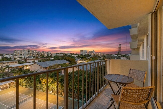 Building Photo - 1009 N Ocean Blvd